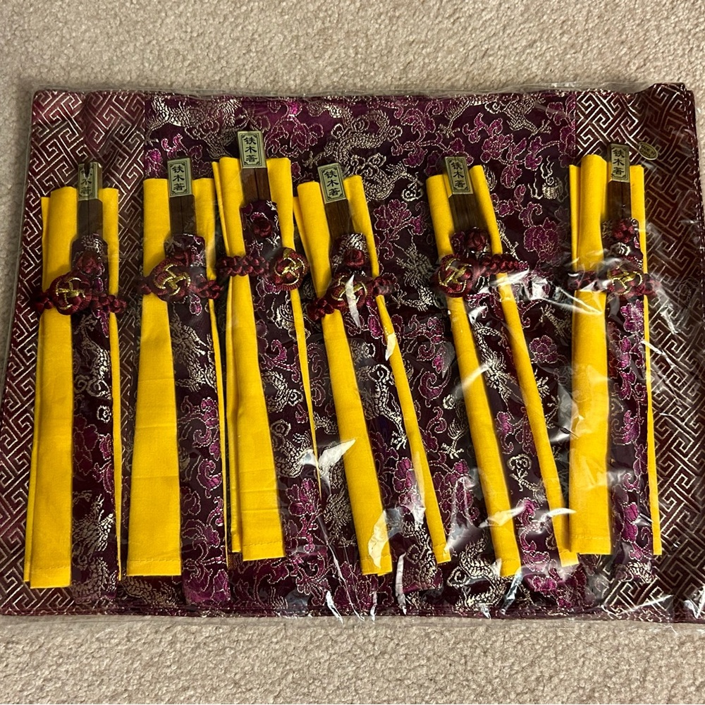 Desk mat & chopsticks set